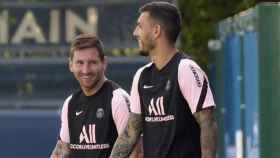 Messi y Leo Paredes, en un entrenamiento del PSG