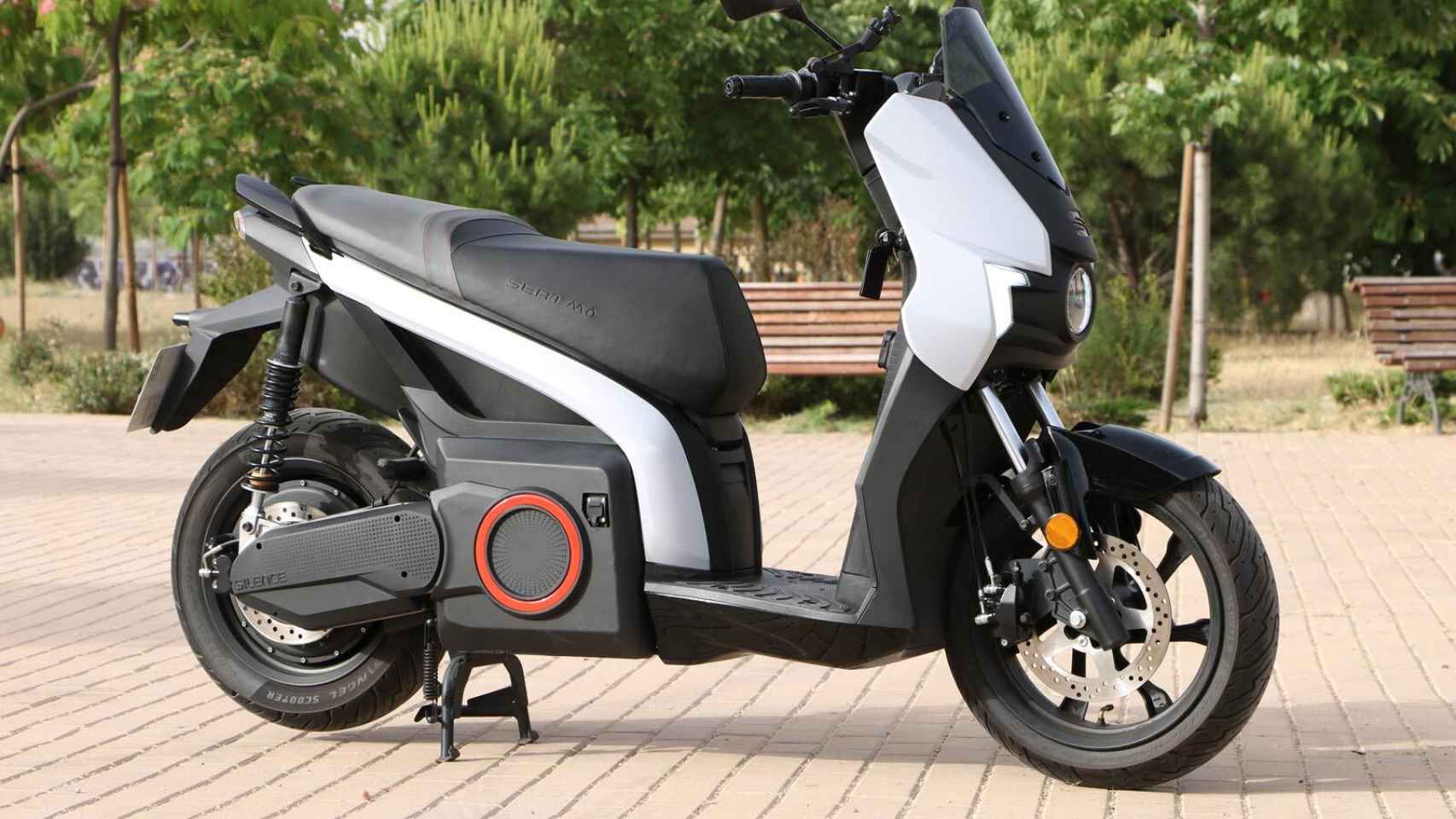 La Seat Mó 125 es un scooter eléctrico con autonomía para cerca de 100 kilómetros.