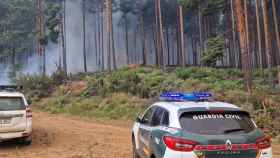 Imágenes de los operativos luchando contra el fuego en la Sierra de la Culebra, en Zamora, en la mañana de este domingo
