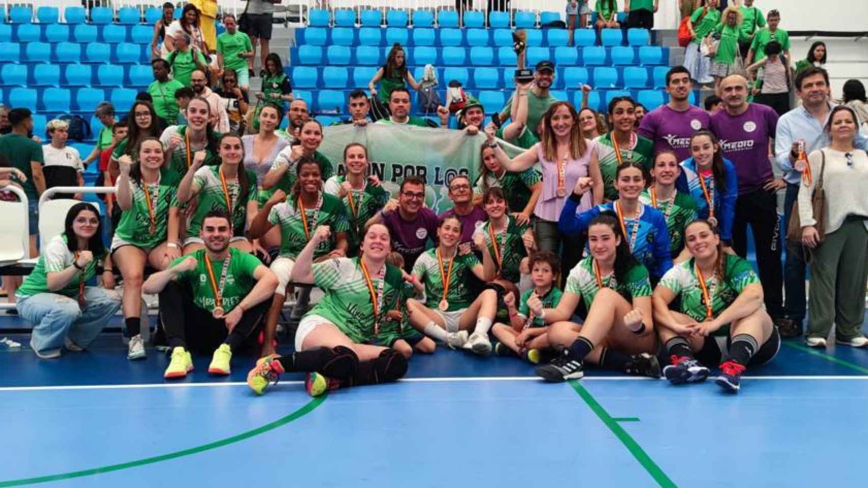 Equipo femenino del Club Balonmano Bolaños.