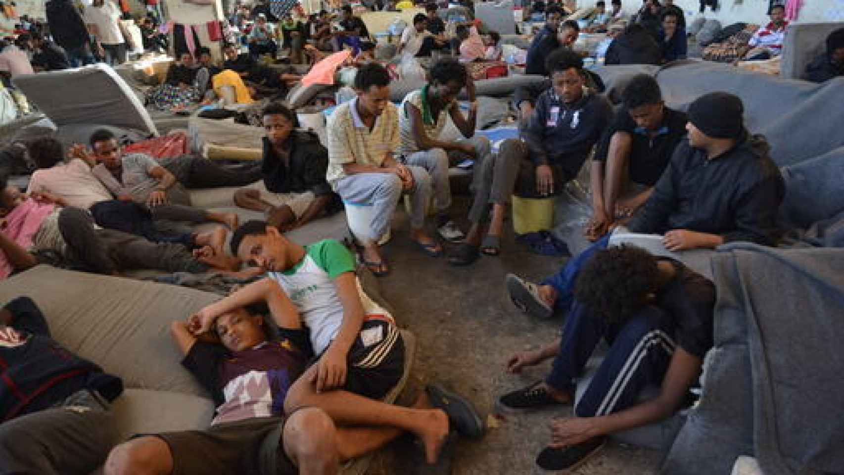 Migrantes en centros de detención de Libia.