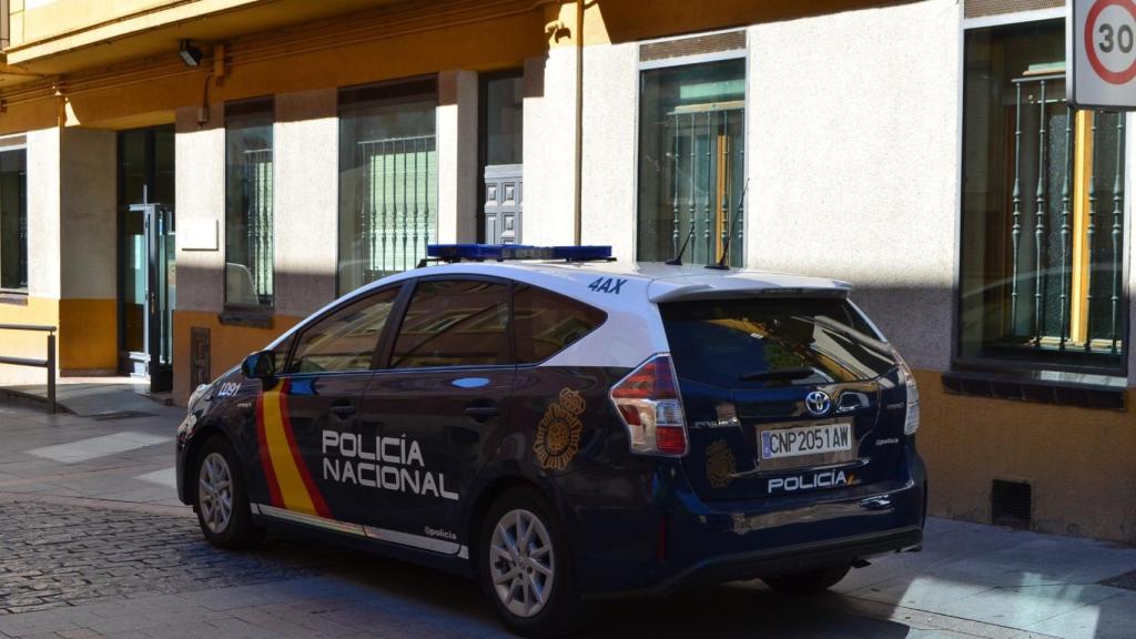 Un coche de la Policía Nacional estacionado