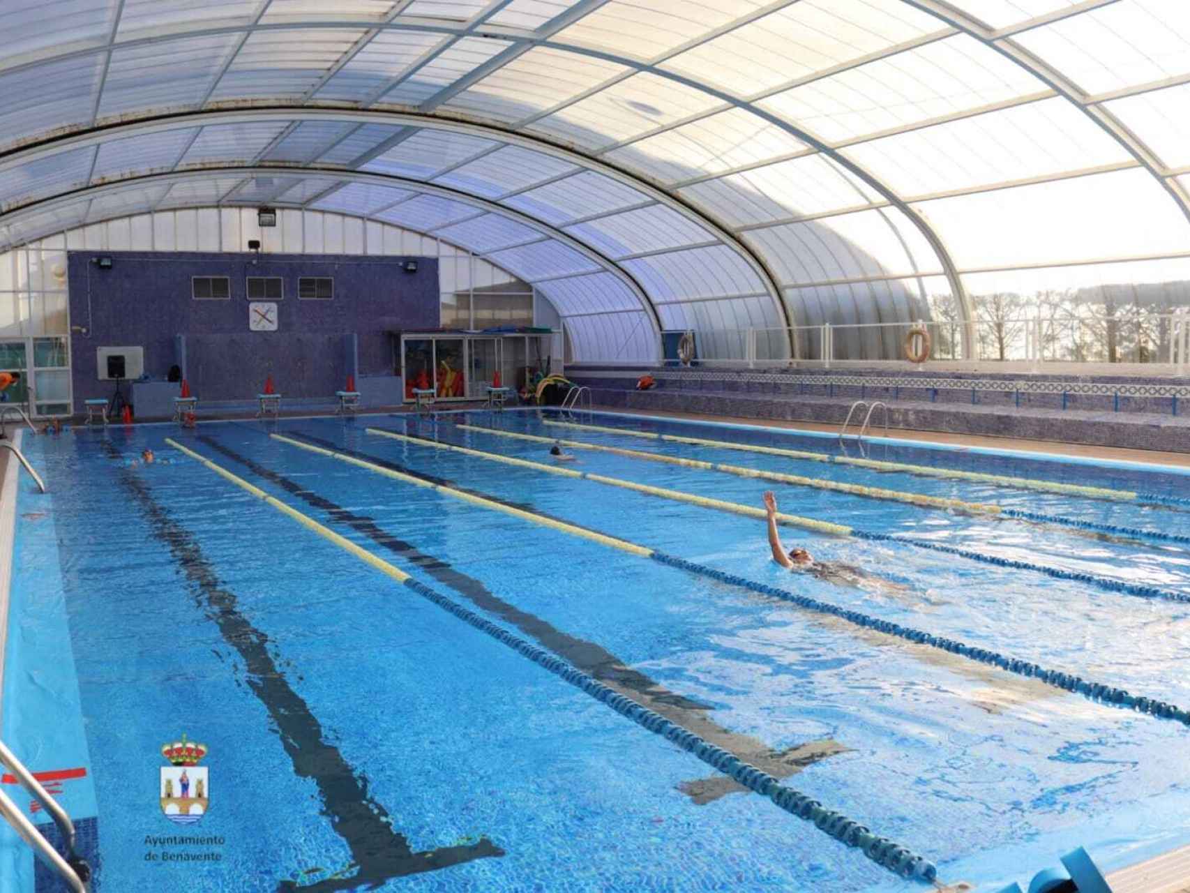 Imagen de archivo de la piscina municipal de Benavente.