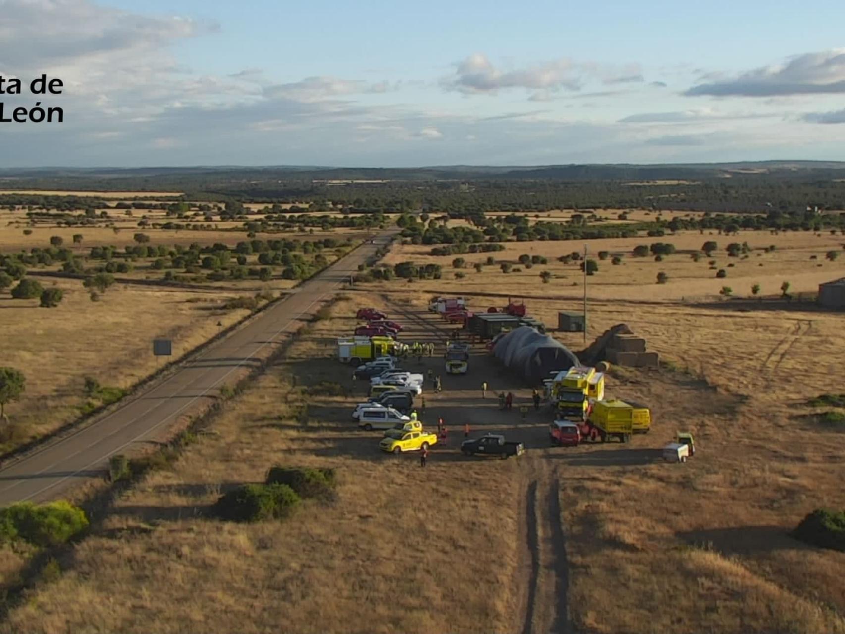 El Puesto de Mando Avanzado procede a la desmovilización de la UME del incendio de la Sierra de la Culebra, este lunes.