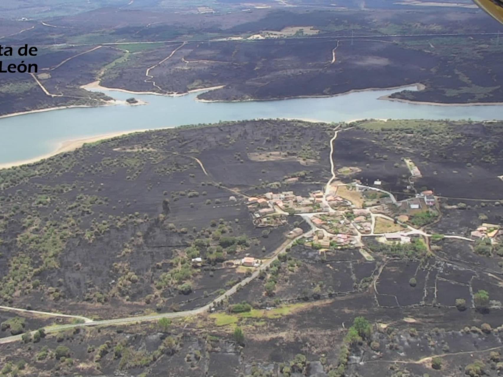 Imagen panorámica de las hectáreas afectadas por el incendio de la Sierra de la Culebra, en Zamora.