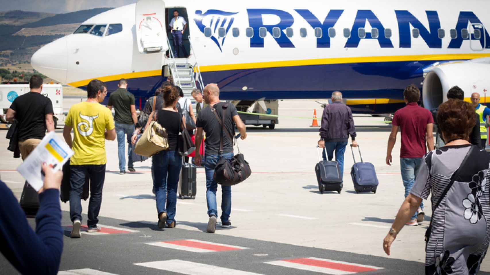 Imagen de pasajeros entrando en un vuelo de Ryanair.