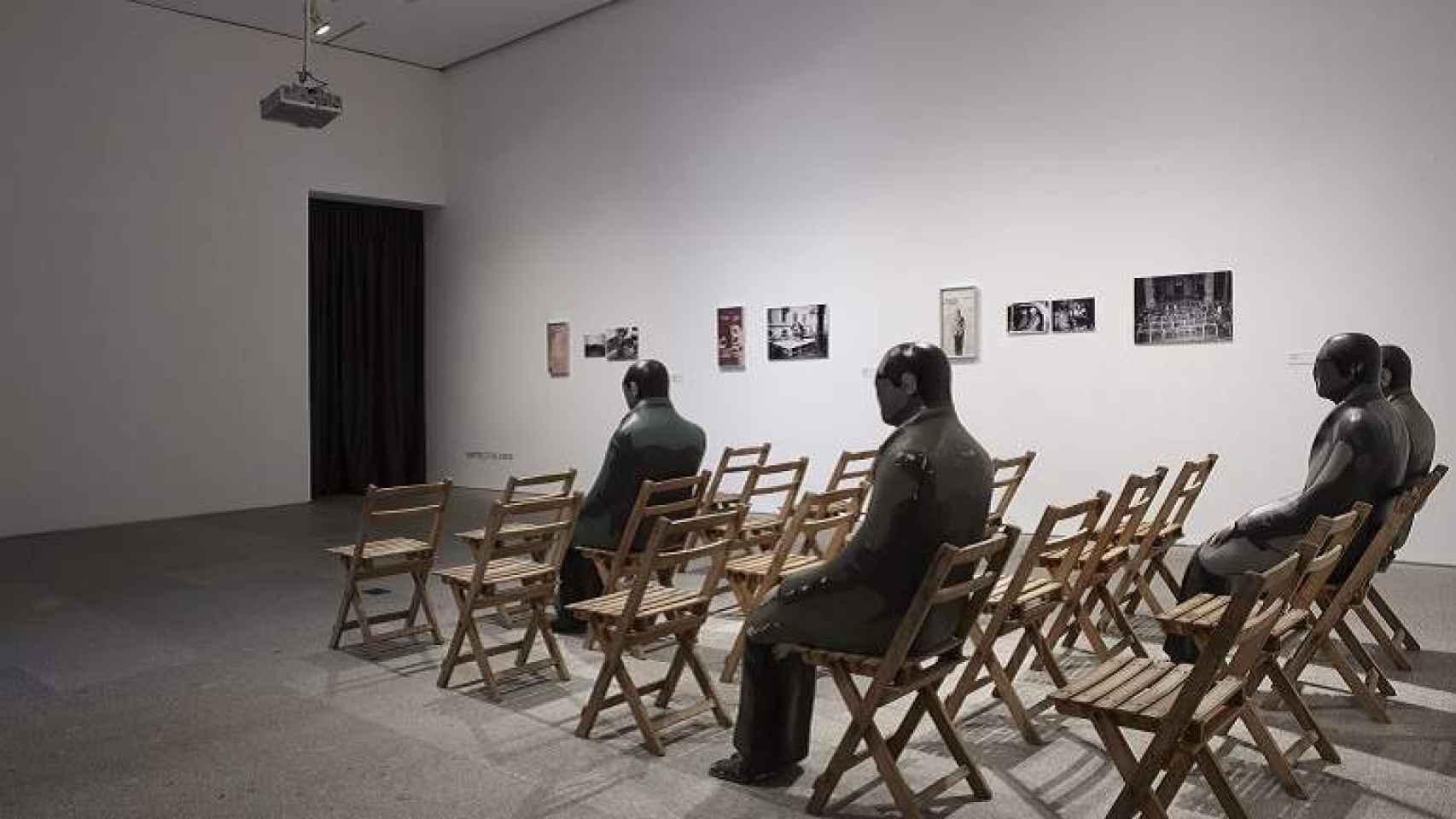 Vista de sala de la exposición 'Encuentros de Pamplona 1972: Fin de fiesta del arte experimental', 2009