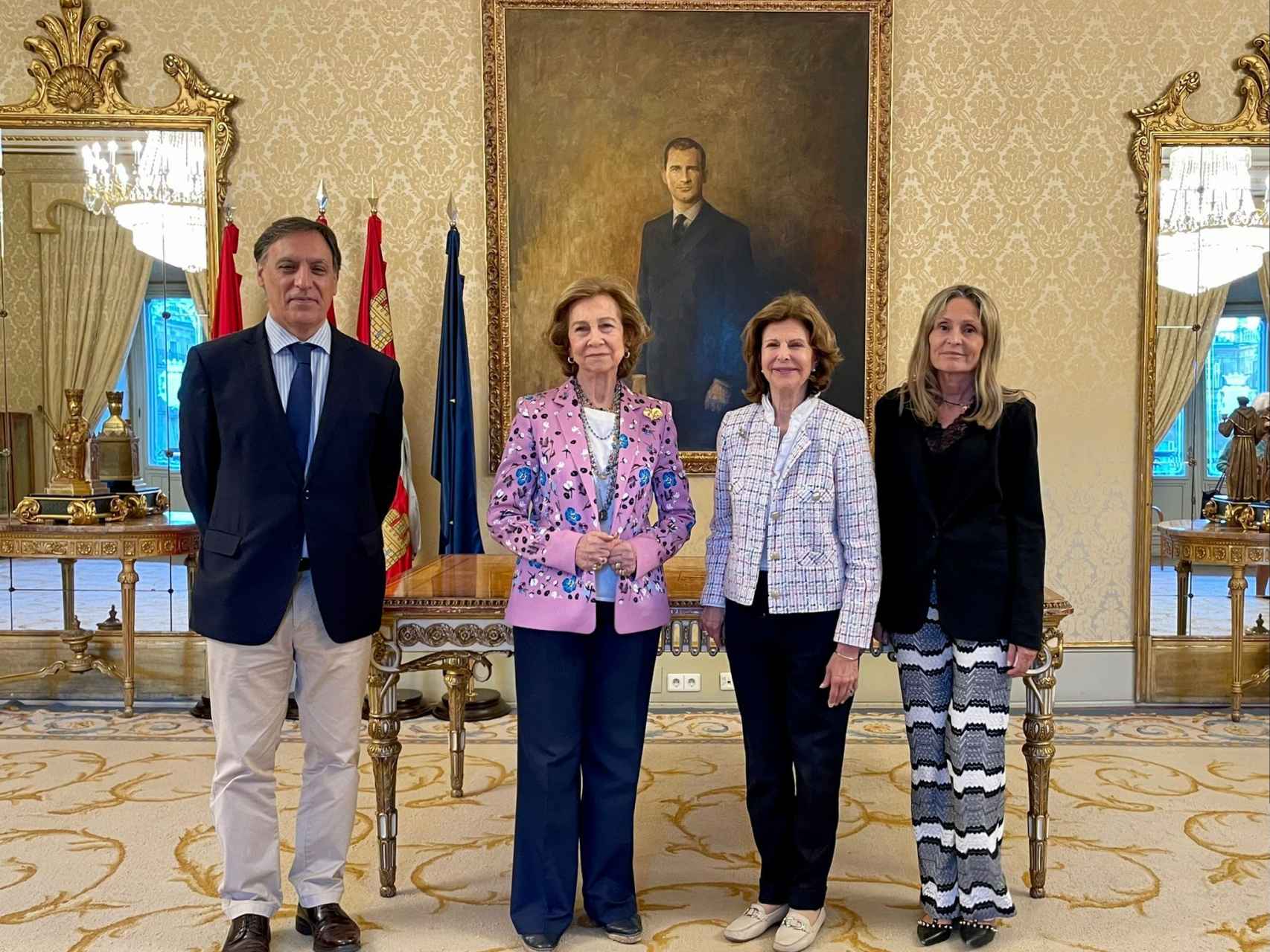 La Reina Sofía y la Reina Silvia de Suecia, recibidas por el alcalde de Salamanca