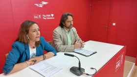 La procuradora socialista salmantina Rosa Rubio, acompañada por el alcalde de Béjar, Antonio Cámara