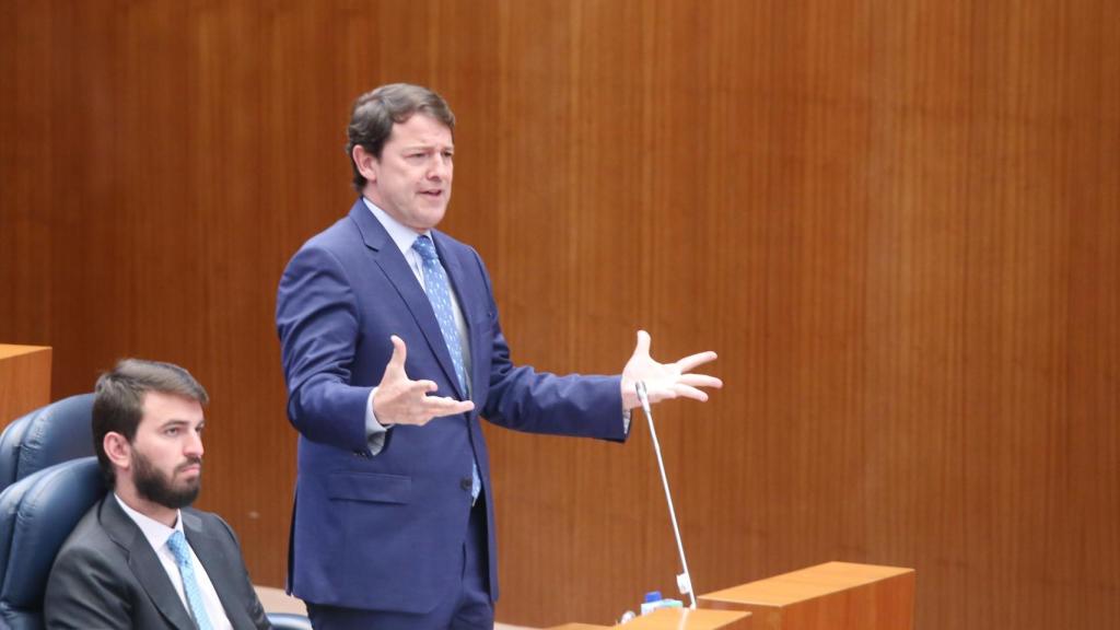 El presidente de la Junta, Alfonso Fernández Mañueco, durante el Pleno de las Cortes