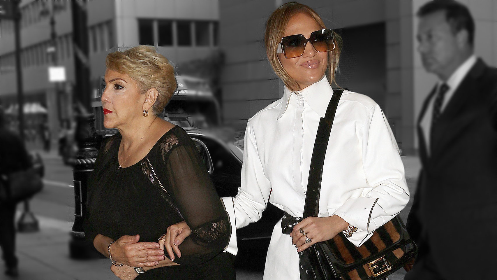 Jennifer Lopez del brazo de su madre, Guadalupe Rodríguez.