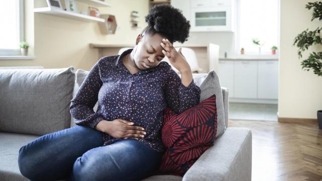 Una mujer con problemas gastrointestinales.