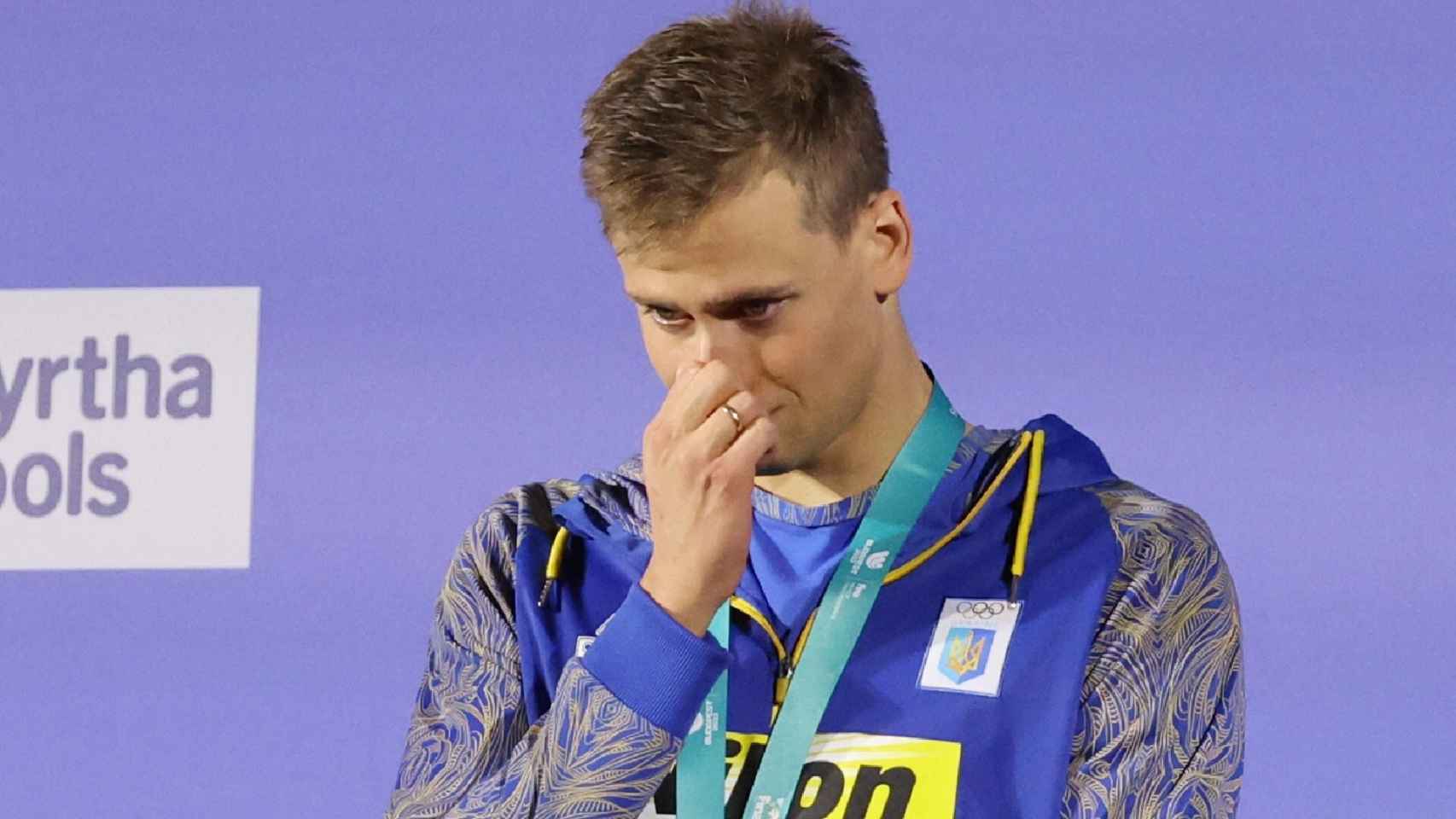 Mykhailo Romanchuk, en el podio de los Mundiales de Natación.