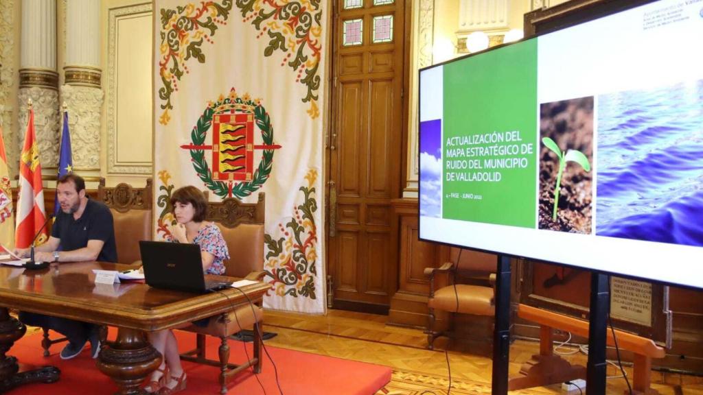 Óscar Puente y María Sánchez en la rueda de prensa de este miércoles.