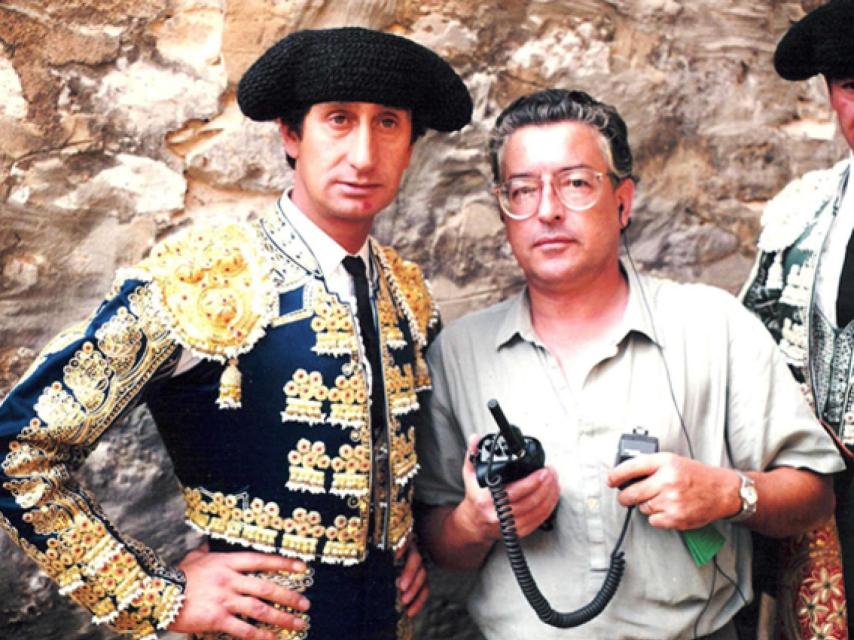 Foto entrañable para el que suscribe. Fue antes del último paseíllo de Julio Robles en la plaza de toros de Valladolid en septiembre de 1989. Un año antes de su grave percance en Francia