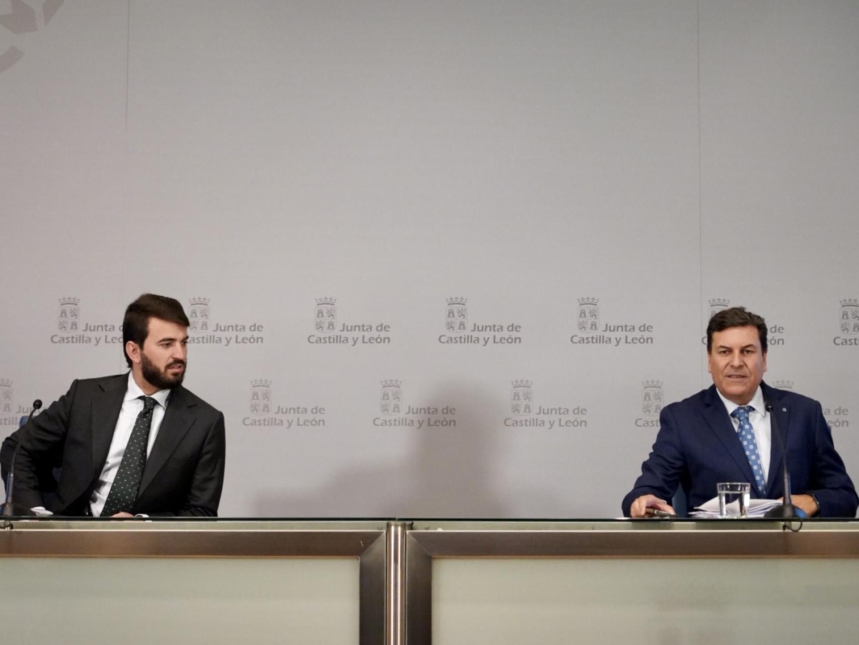 El portavoz de la Junta, Carlos Fernández Carriedo, durante la rueda de prensa posterior al Consejo de Gobierno, este jueves.