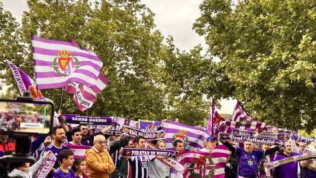 Los aficionados del Real Valladolid en los aledaños del José Zorrilla