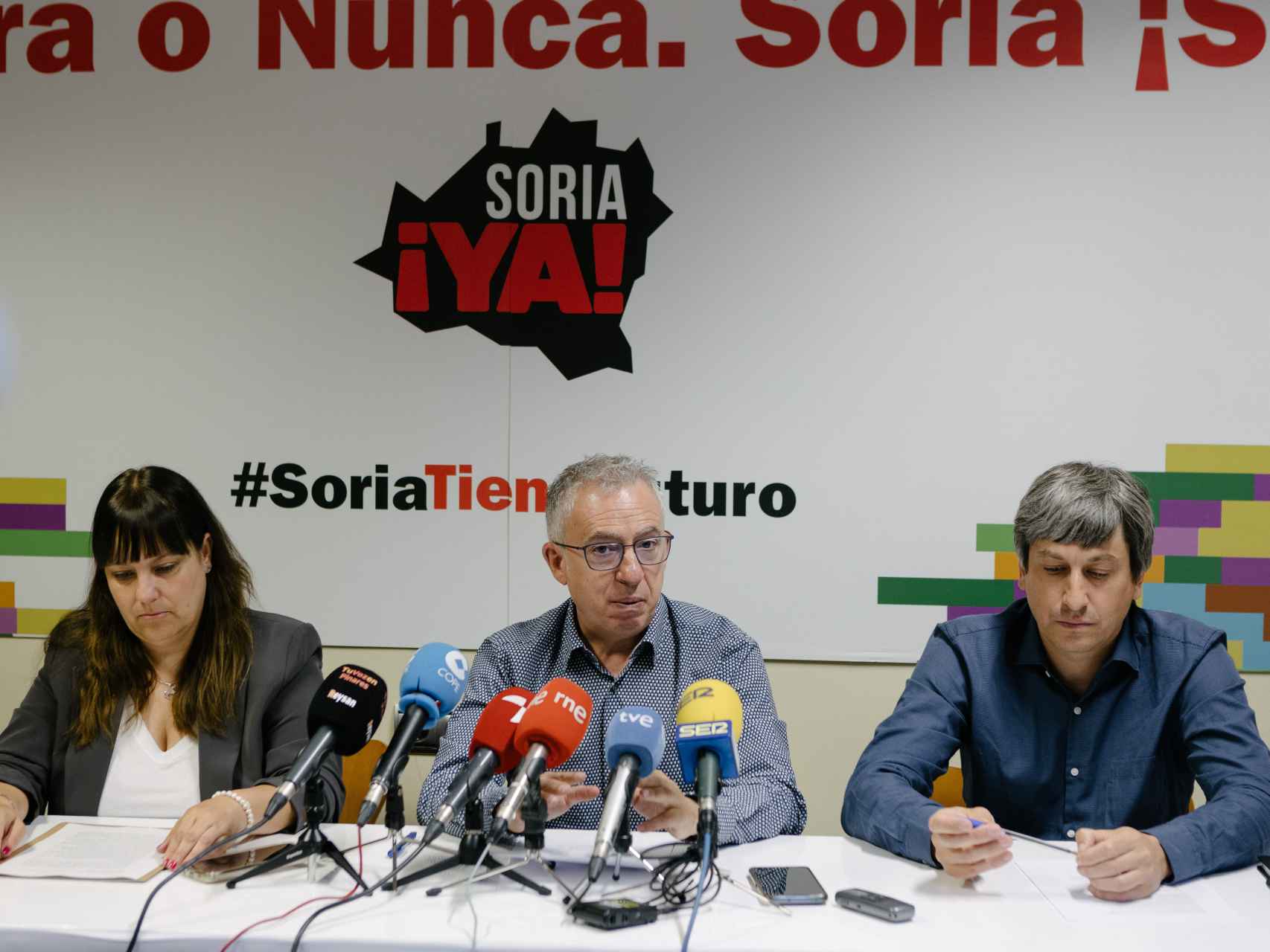 Los procuradores de Soria ¡Ya! Vanessa García ; José Ángel Ceña y Juan Antonio Palomar durante una rueda de prensa.
