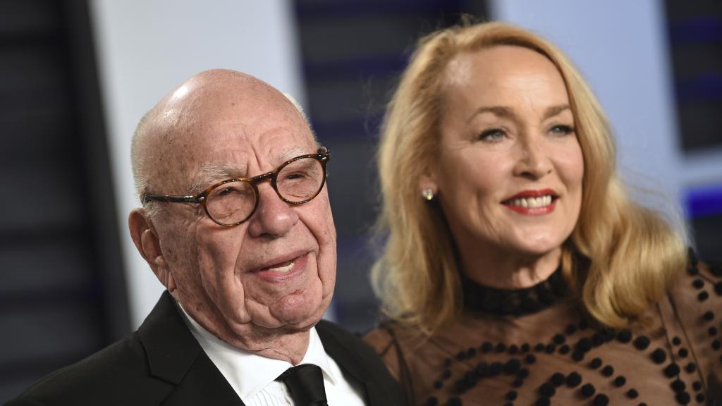Rupert Murdoch y Jerry Hall, en la fiesta de los premios Oscar en 2019.
