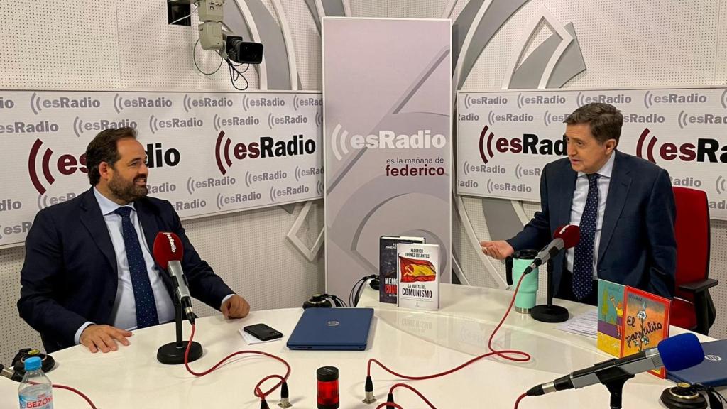 Paco Núñez, a la izquierda, ha sido entrevistado por Federico Jiménez Losantos.