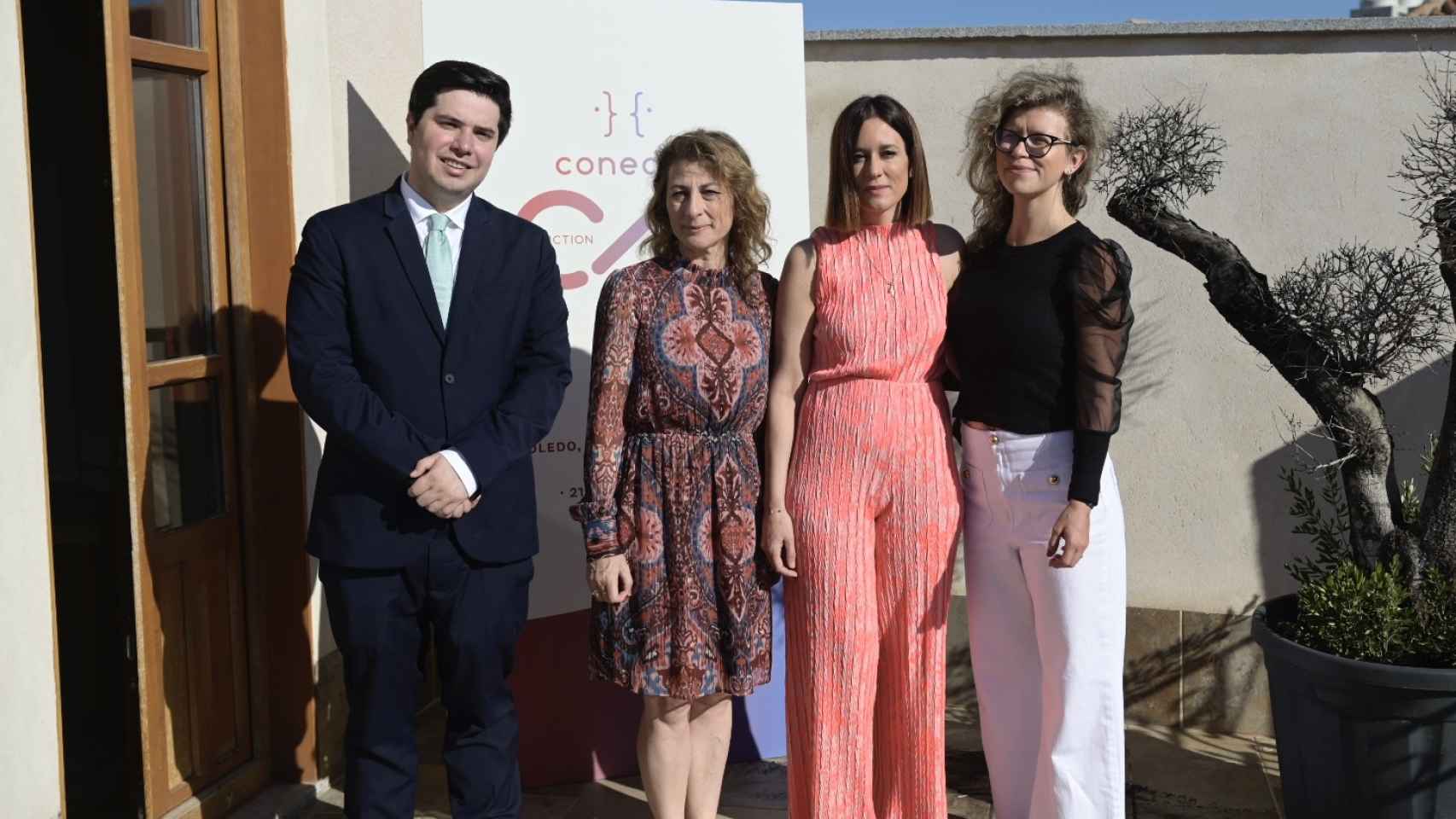 La directora de 'Conecta Fiction & Entertainment', Géraldine Gonard, y la directora general de Turismo, Comercio y Artesanía de Castilla-La Mancha, Ana Isabel Fernández (centro).