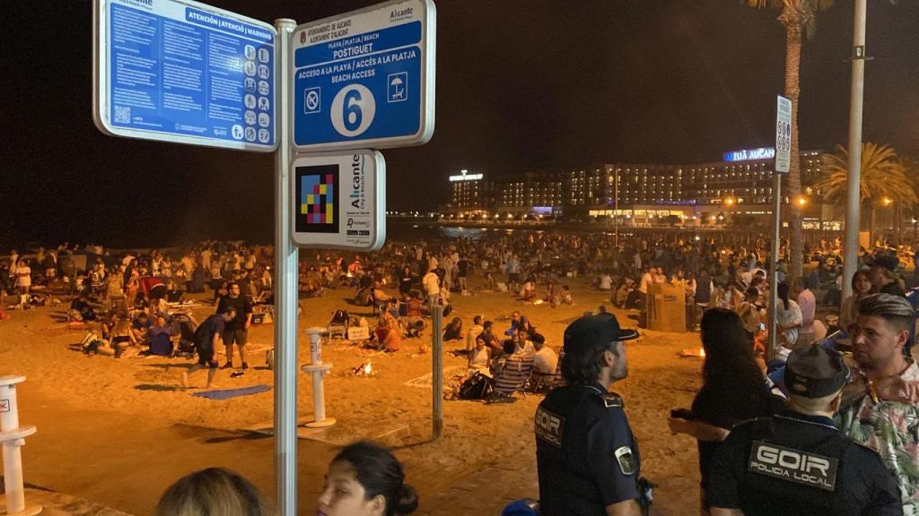 La playa del Postiguet de Alicante, esta pasado noche.