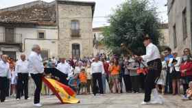 Hinojosa de Duero revive el 'echado' de la bandera