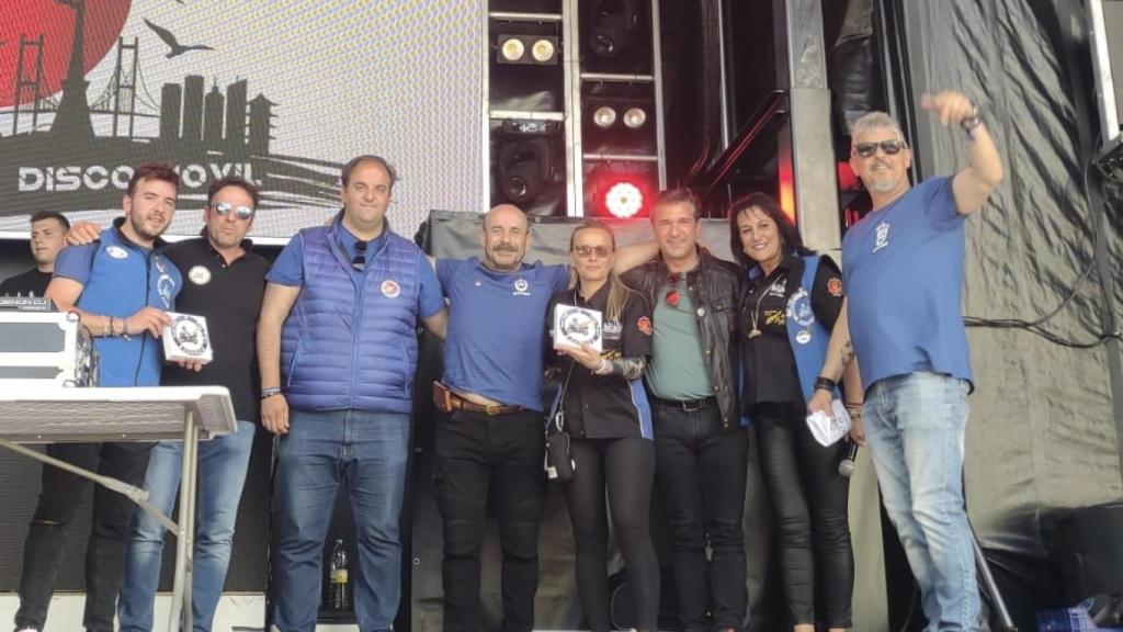 Entrega pin de plata del Moto Club Pata Negra en Guijuelo