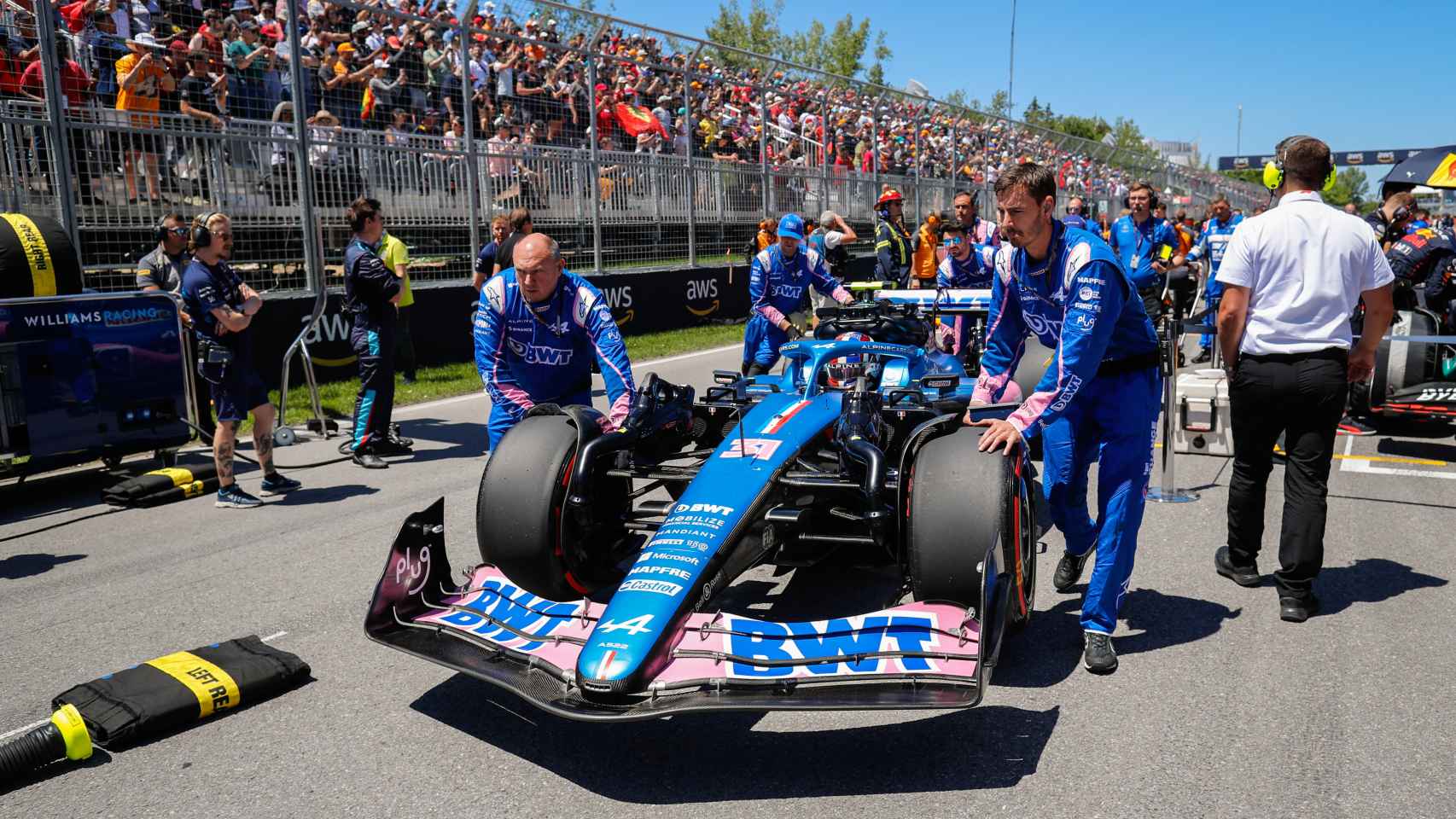 El monoplaza de Esteban Ocon durante el Gran Premio de Canadá