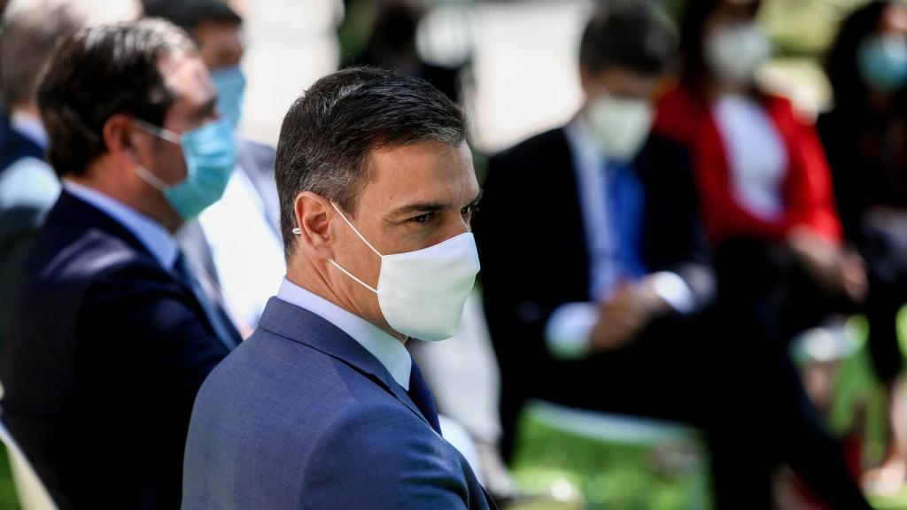 El presidente del Gobierno, Pedro Sánchez, y el líder de la CEOE, Antonio Garamendi.