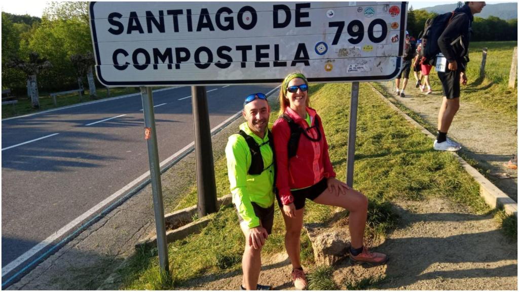 La pareja durante el Camino Francés.