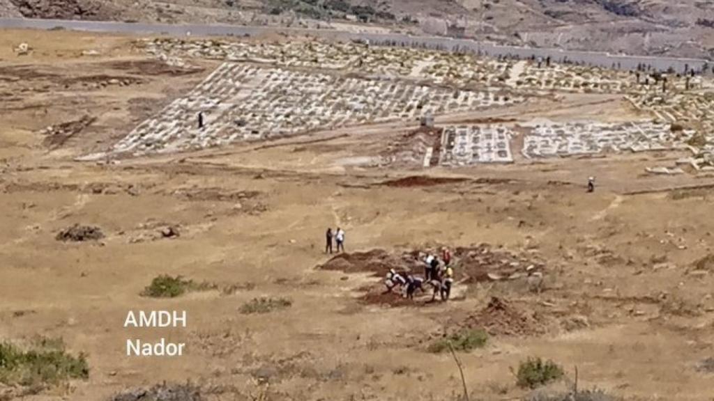 Marruecos prepara 21 fosas para enterrar a los migrantes muertos.