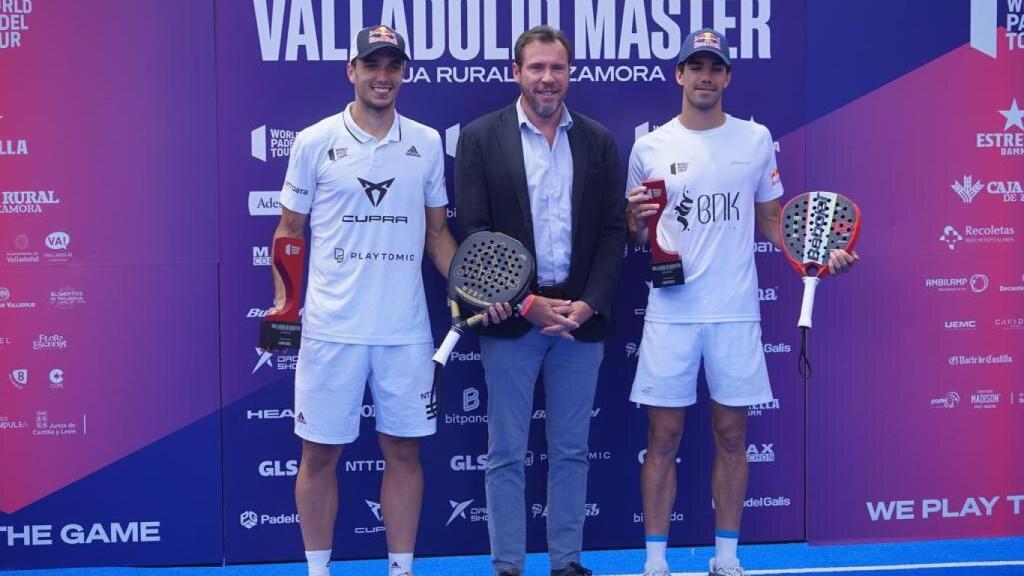 Óscar Puente, junto a Lebrón y Galán en el torneo masculino de pádel