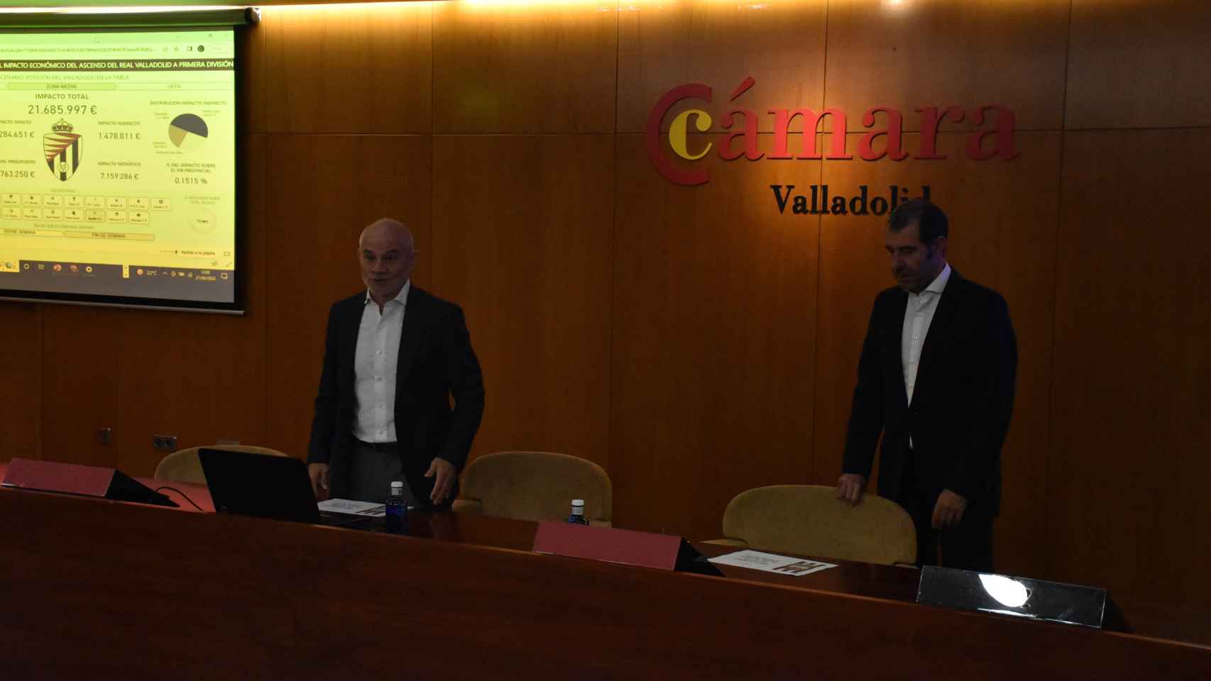 Víctor Caramanzana y David Espinar durante la presentación del estudio este lunes.