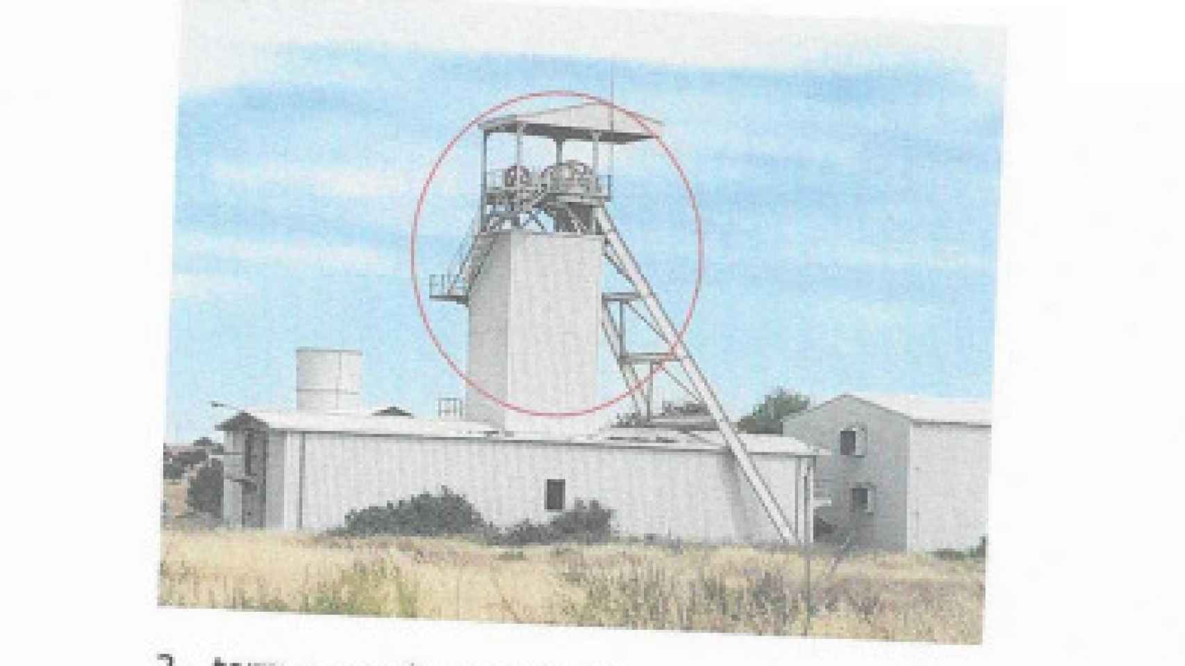 Otra de las estructuras industriales de la mina Pozo María.