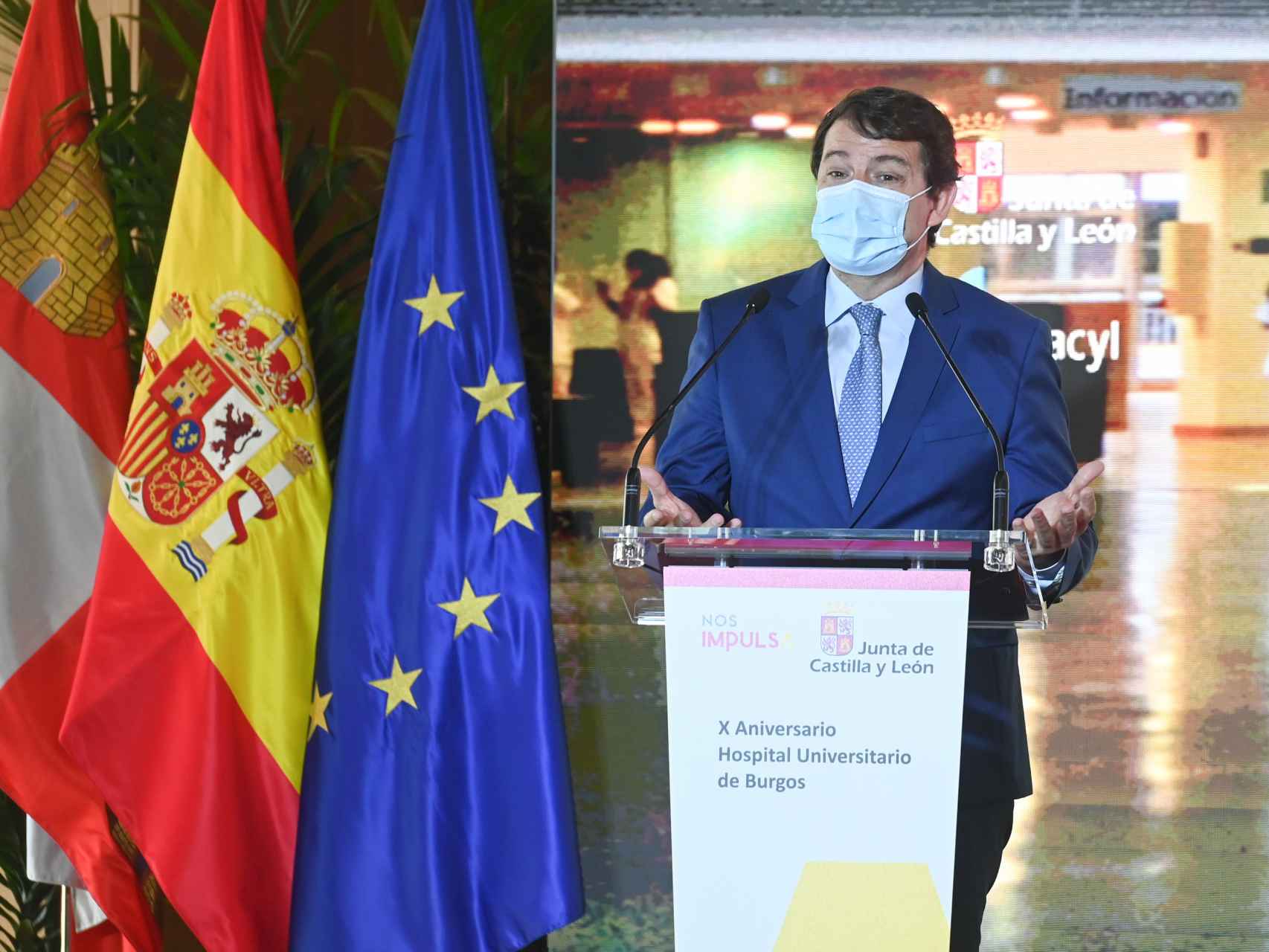 El presidente de la Junta, Alfonso Fernández Mañueco, durante su intervención en el X Aniversario del Hospital de Burgos, este lunes.