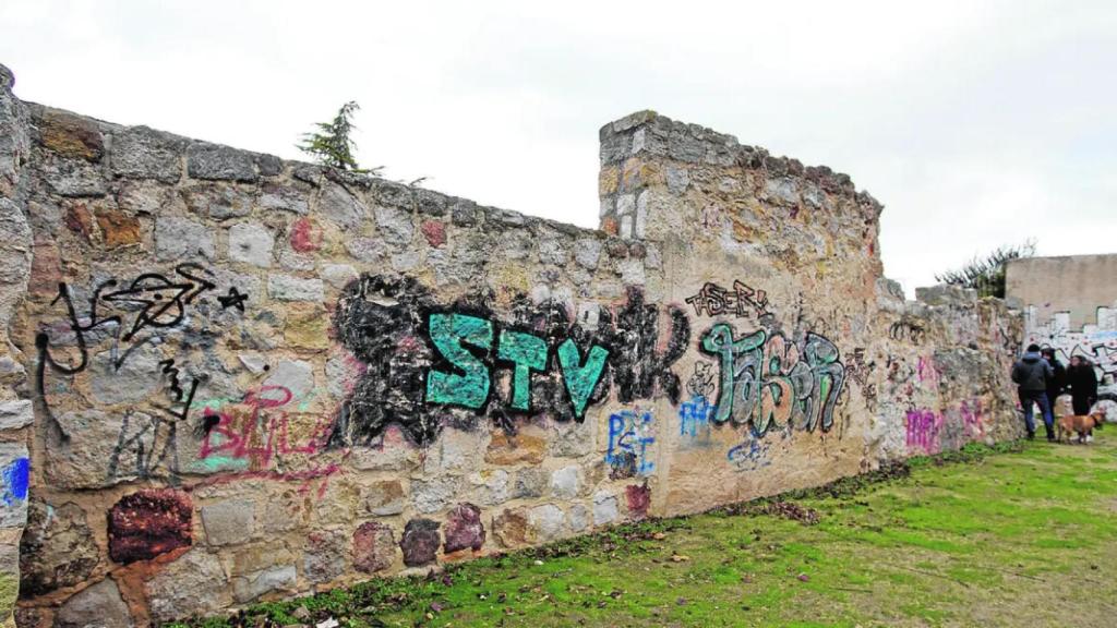 Muro de un solar en Zamora