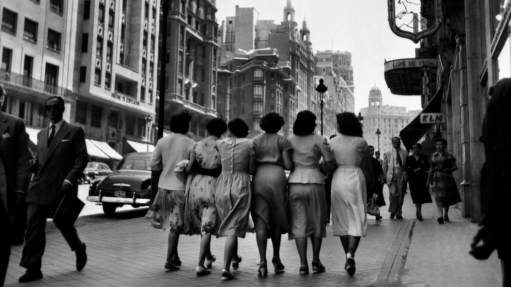 Francesc Català-Roca: Las señoritas de la Gran Vía. Madrid, 1953 (detalle)