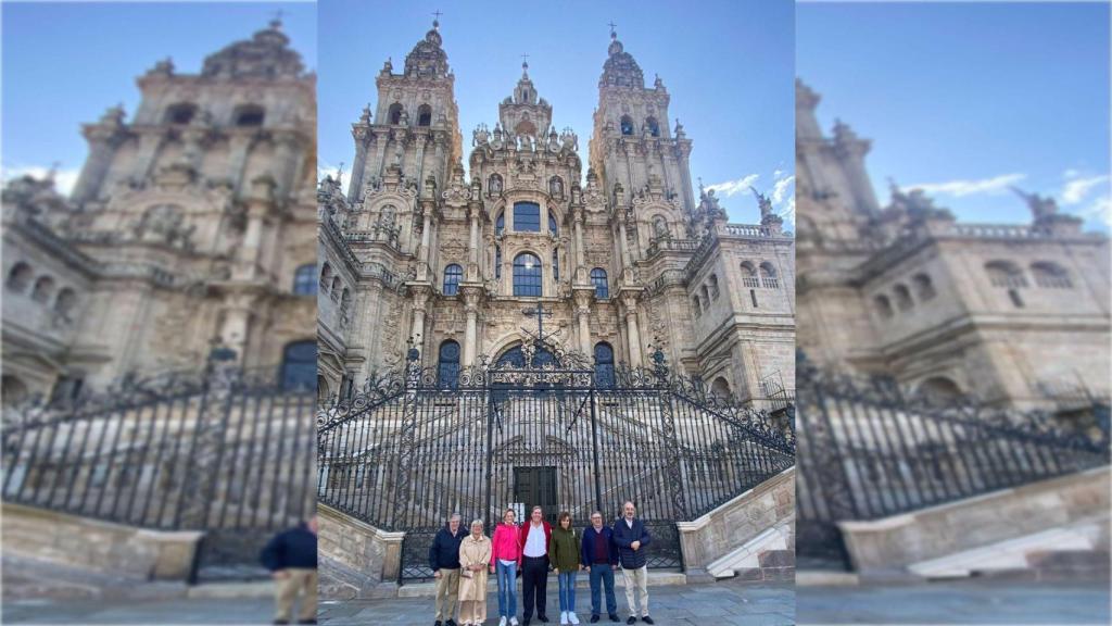 Eurodiputados del PP visitan la Catedral de Santiago.