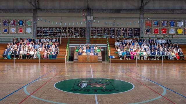 Exitosa graduación de los alumnos de distintas FP y CAMP del Liceo La Paz de A Coruña