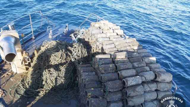 Cacharros de pulpo decomisados por Gardacostas de Galicia.