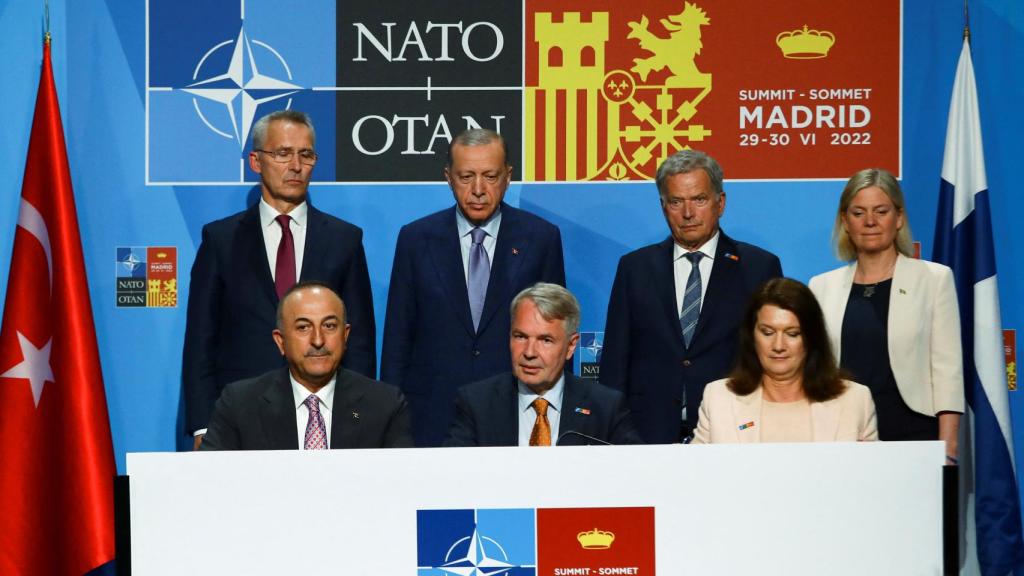 El presidente de Turquía, Tayyip Erdogan, el presidente de Finlandia, Sauli Niinisto, la primera ministra de Suecia, Magdalena Andersson, y el secretario general de la OTAN, Jens Stoltenberg, este miércoles en Madrid.