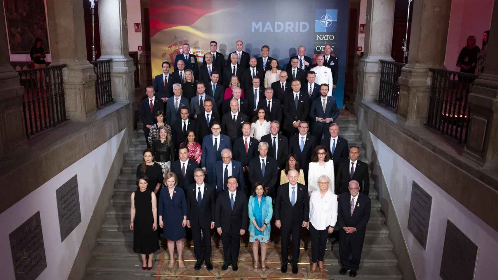 Cena en el Palacio de Santa Cruz, sede del Ministerio de Asuntos Exteriores, Unión Europea y Cooperación de España, con los ministros de Exteriores y Defensa de la OTAN