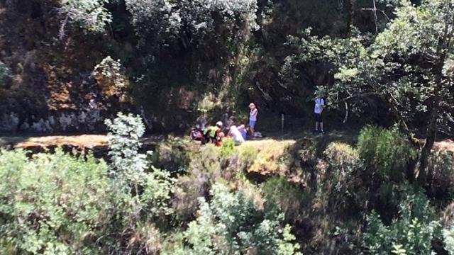 Momento del rescate de la senderista