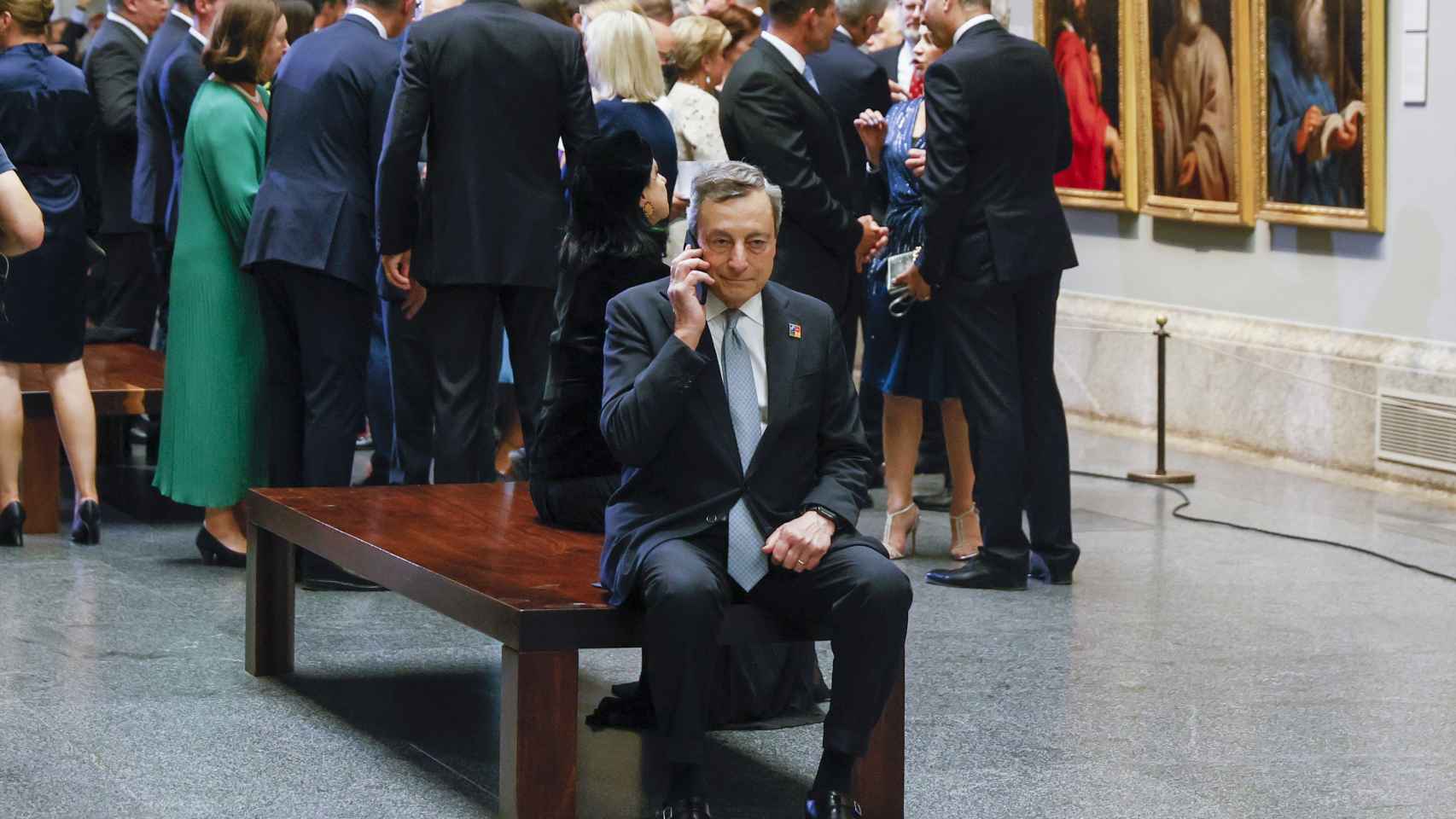 El primer ministro italiano, Mario Draghi, a su llegada al Museo del Prado donde el presidente del Gobierno español, Pedro Sánchez, ofrece una cena a los jefes de Estado y jefes de Gobierno que participan en la cumbre de la OTAN, este miércoles en Madrid.