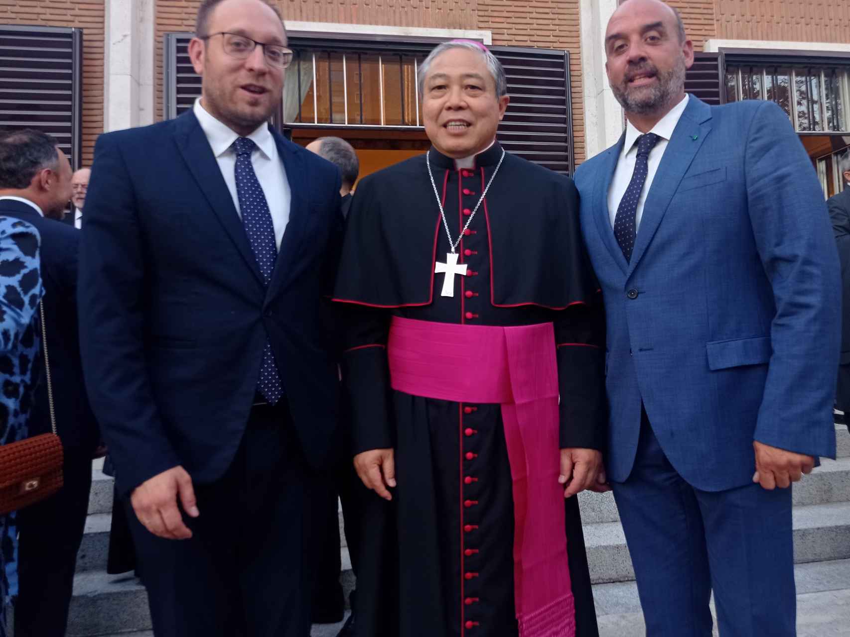 El acalde de Ciudad Rodrigo acude a la recepción en la sede de la Nunciatura Apostólica