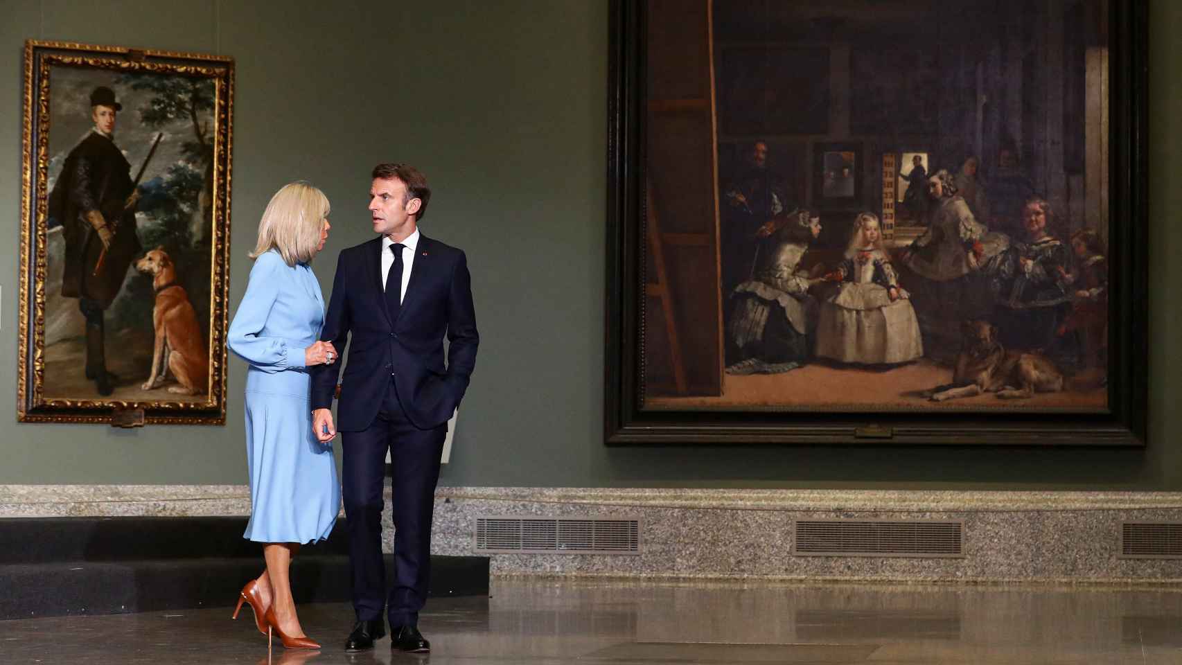 El presidente de Francia, Emmanuel Macron, y su mujer Brigitte Macron en el Museo del Prado.