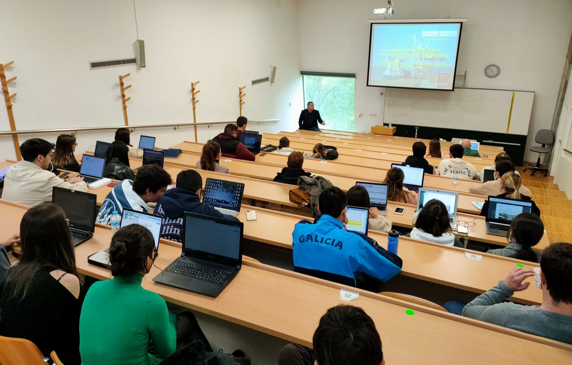 Alumnos en una clase en la UVigo.