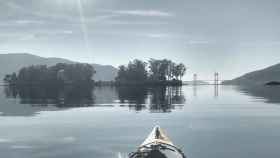 La Isla de San Simón vista desde un kayak.