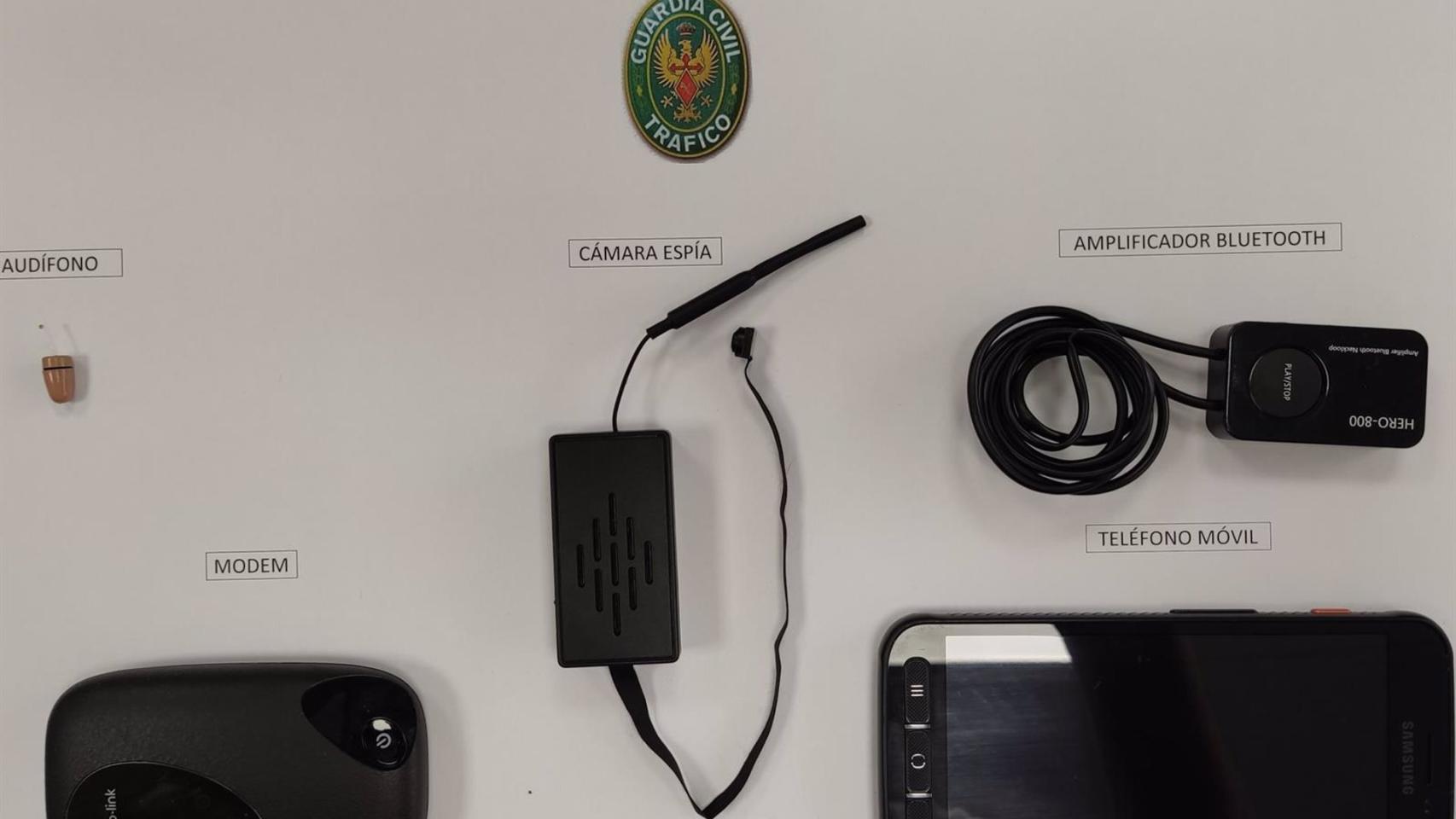 Todos los objetos intervenidos que usó en el examen el hombre de 30 años.